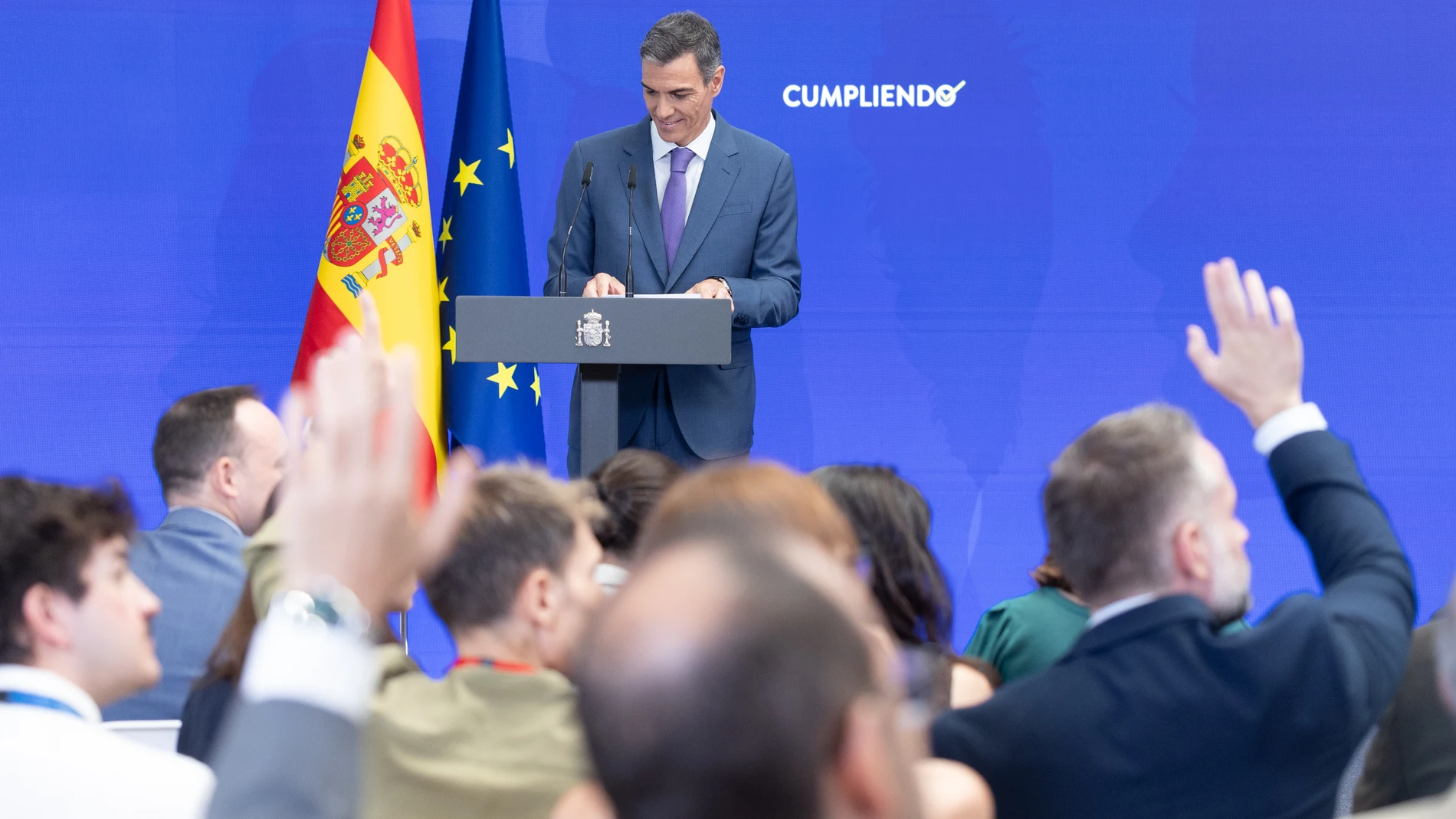 El presidente del Gobierno, Pedro Sánchez, comparece ante los medios de comunicación para hacer balance del curso político, a 28 de julio de 2025, en Madrid (España). Esta fotografía ha sido realizada utilizando la técnica de doble exposición. 28 JULIO 2025 Eduardo Parra / Europa Press 28/07/2025