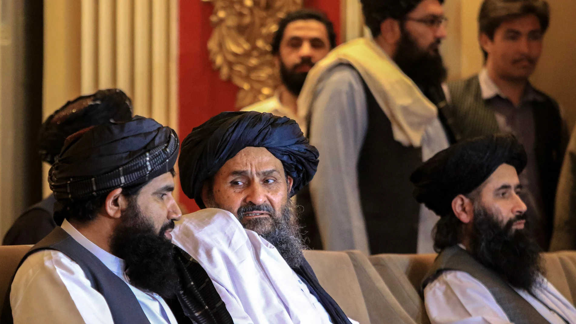 KABUL (Afghanistan), 28/07/2025.- Afghan Deputy Prime Minister for Economic Affairs Mullah Abdul Ghani Baradar (C) attends a gathering in Kabul, Afghanistan, 28 July 2025. Afghanistan’s Ministry of Labor and Social Affairs said it has begun the official dispatch of 2,000 Afghan workers to Qatar, as part of a broader employment program and international cooperation aimed at creating overseas job opportunities. (Afganistán, Catar) EFE/EPA/SAMIULLAH POPAL