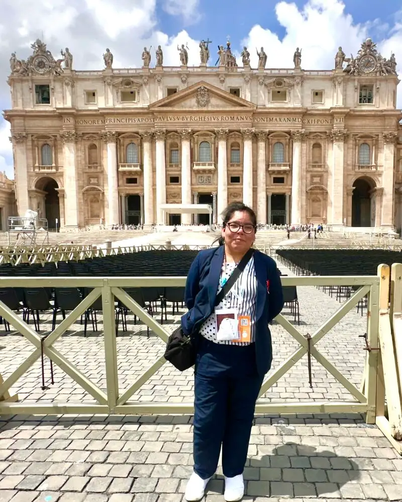 Tita Cruz, (María Elena Cruz) le trajo al papa un sombrero de toquilla de Catacaos, símbolo cultural del Perú