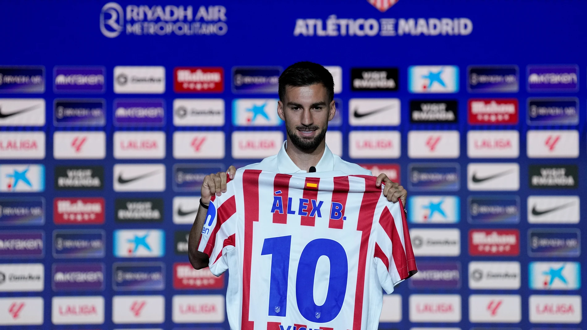 Alex Baena poses for photo with his T-Shirt #10 during the his presentation as new player of Atletico de Madrid celebrated at Riyadh Air Metropolitano stadium on July 28, 2025, in Madrid, Spain. AFP7 28/07/2025 ONLY FOR USE IN SPAIN