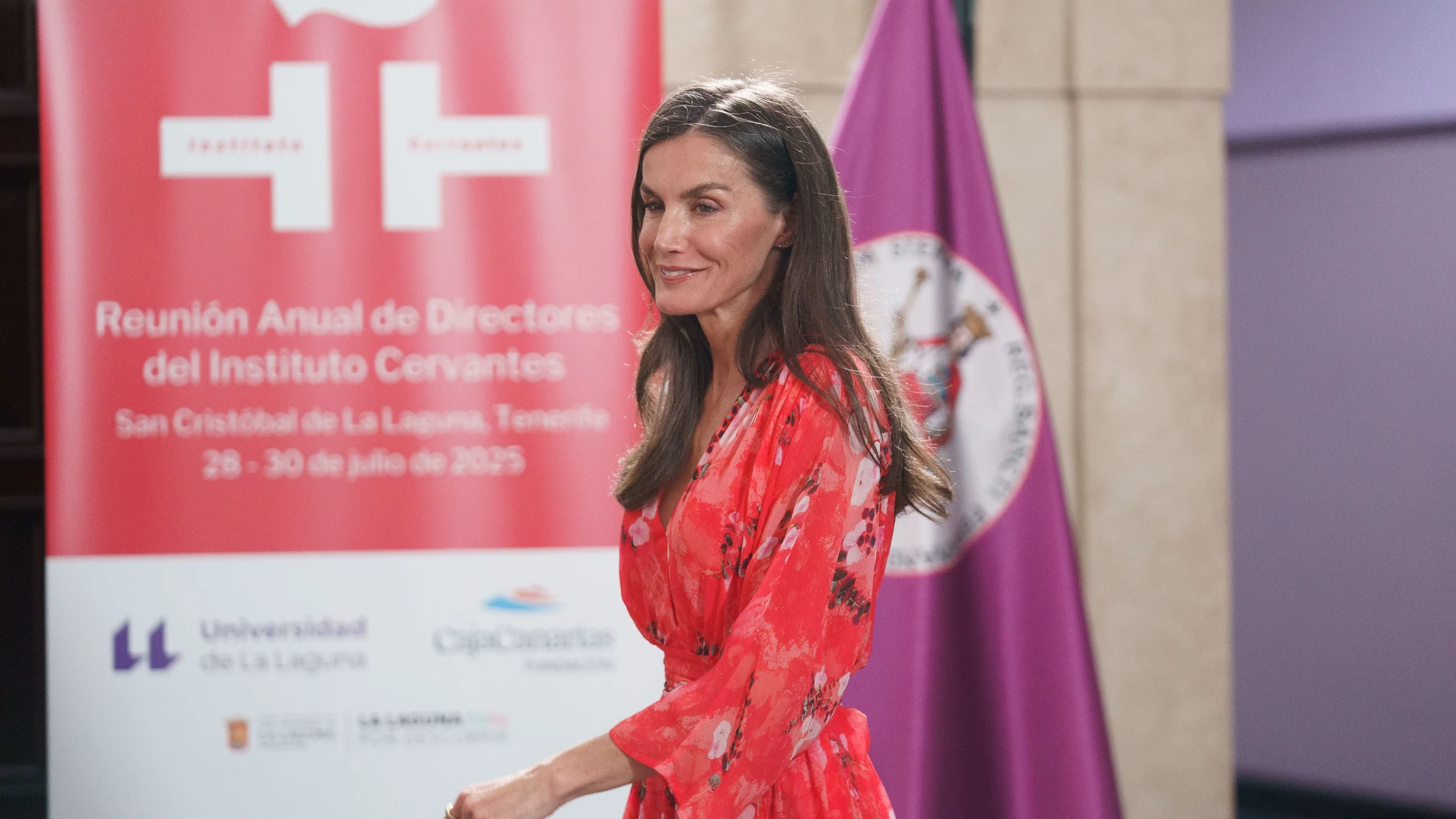 LA LAGUNA (TENERIFE) (ESPAÑA), 28/07/2025.- La reina Letizia ha asistido este lunes en la Universidad de La Laguna (Tenerife) a la apertura de la reunión anual que celebra el Instituto Cervantes con los responsables de sus centros en todo el mundo. EFE/Ramón de la Rocha