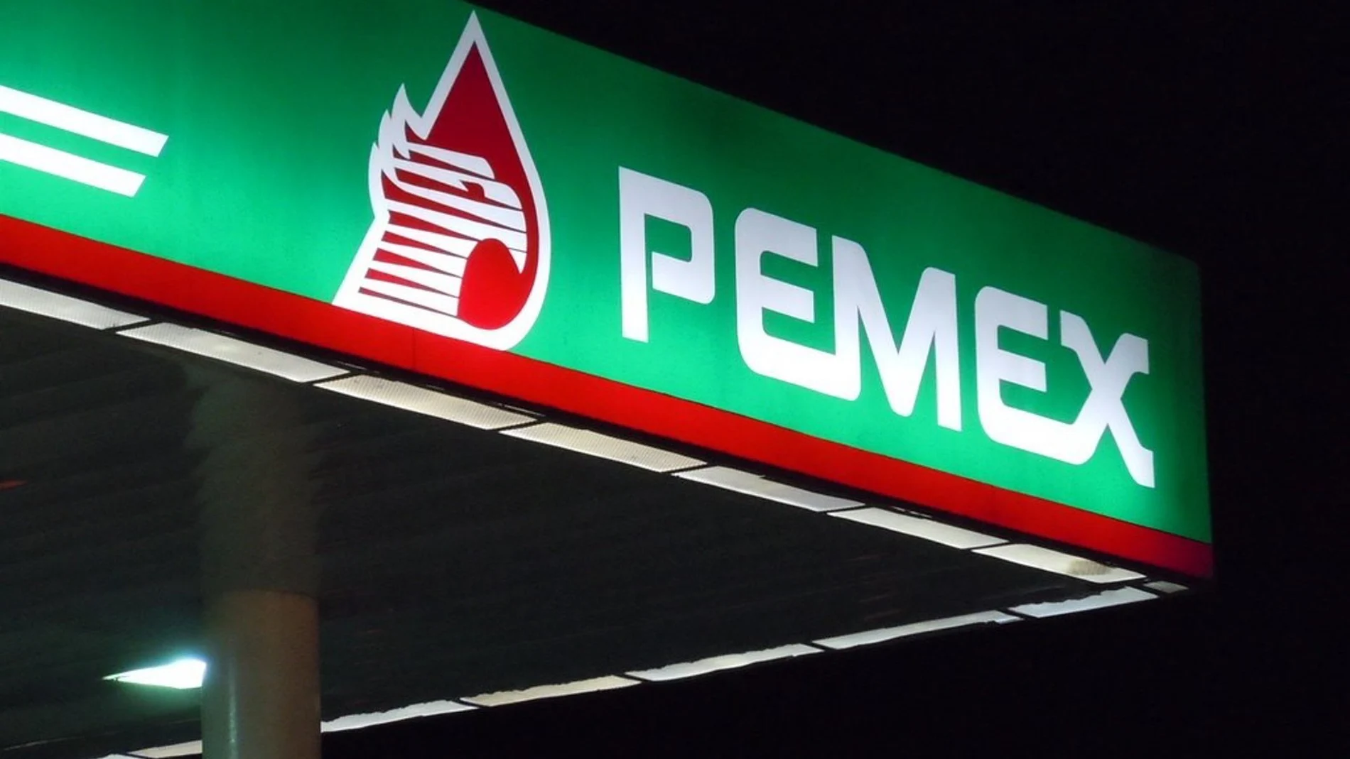 Economía.- La mexicana Pemex sale de pérdidas y gana 735 millones de euros en el primer semestre