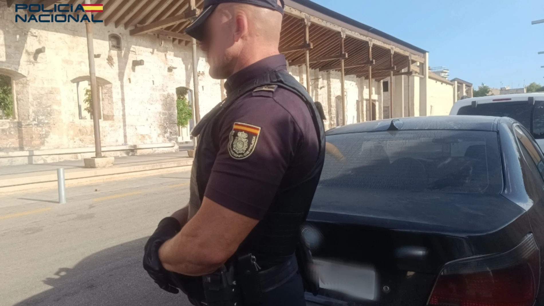 Un agente de la Policía Nacional en Palma REMITIDA / HANDOUT por POLICÍA NACIONAL Fotografía remitida a medios de comunicación exclusivamente para ilustrar la noticia a la que hace referencia la imagen, y citando la procedencia de la imagen en la firma 28/07/2025