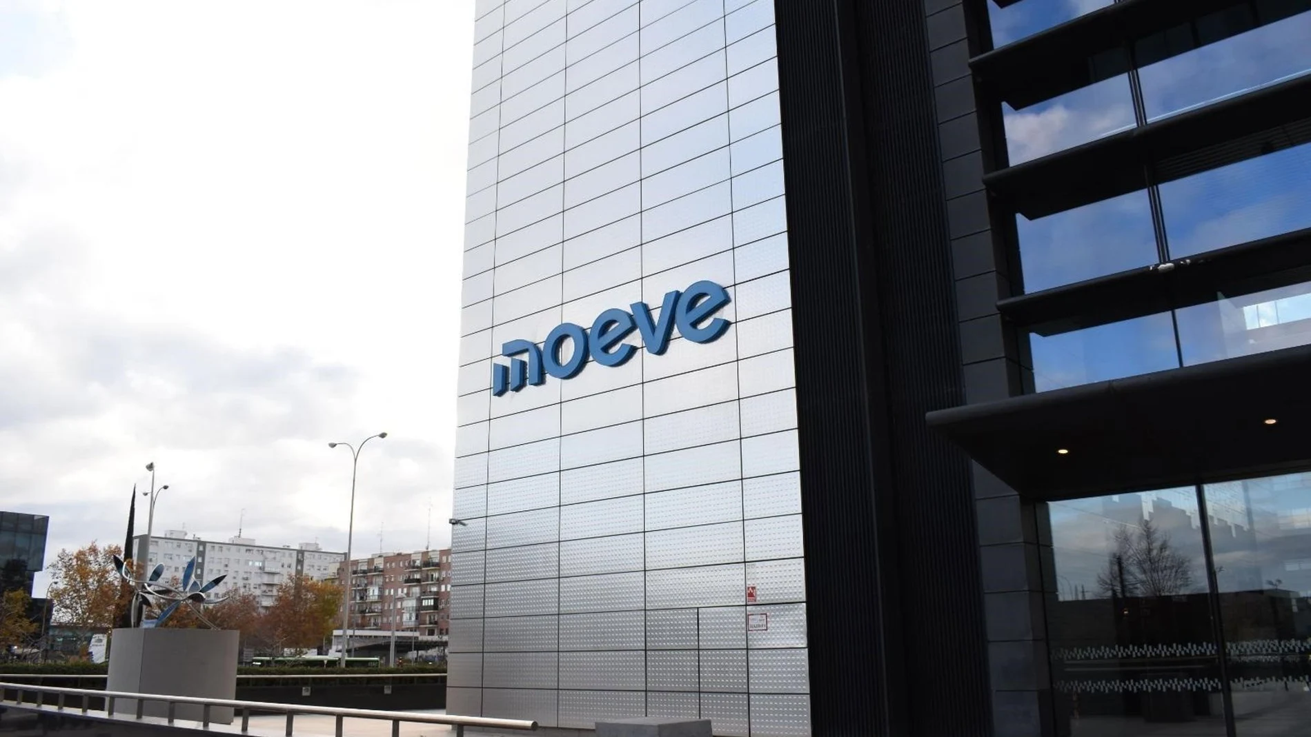 Economía.-(AMP) Moeve gana 182 millones hasta junio, un 8% más, pese a impacto del apagón y menores márgenes de refino