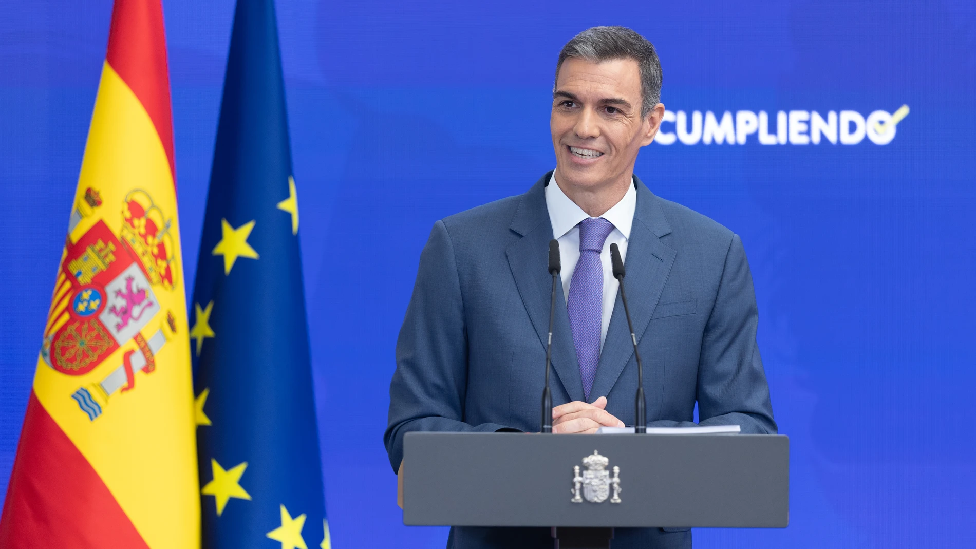 El presidente del Gobierno, Pedro Sánchez, comparece ante los medios de comunicación para hacer balance del curso político, a 28 de julio de 2025, en Madrid (España). Esta fotografía ha sido realizada utilizando la técnica de doble exposición. 28 JULIO 2025 Eduardo Parra / Europa Press 28/07/2025