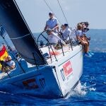 Felipe VI se ha embarcado este domingo en el Aifos para participar en la primera jornada de entrenamiento de la 43 edición de la Copa del Rey Mapfre de vela en aguas de la bahía de Palma. 