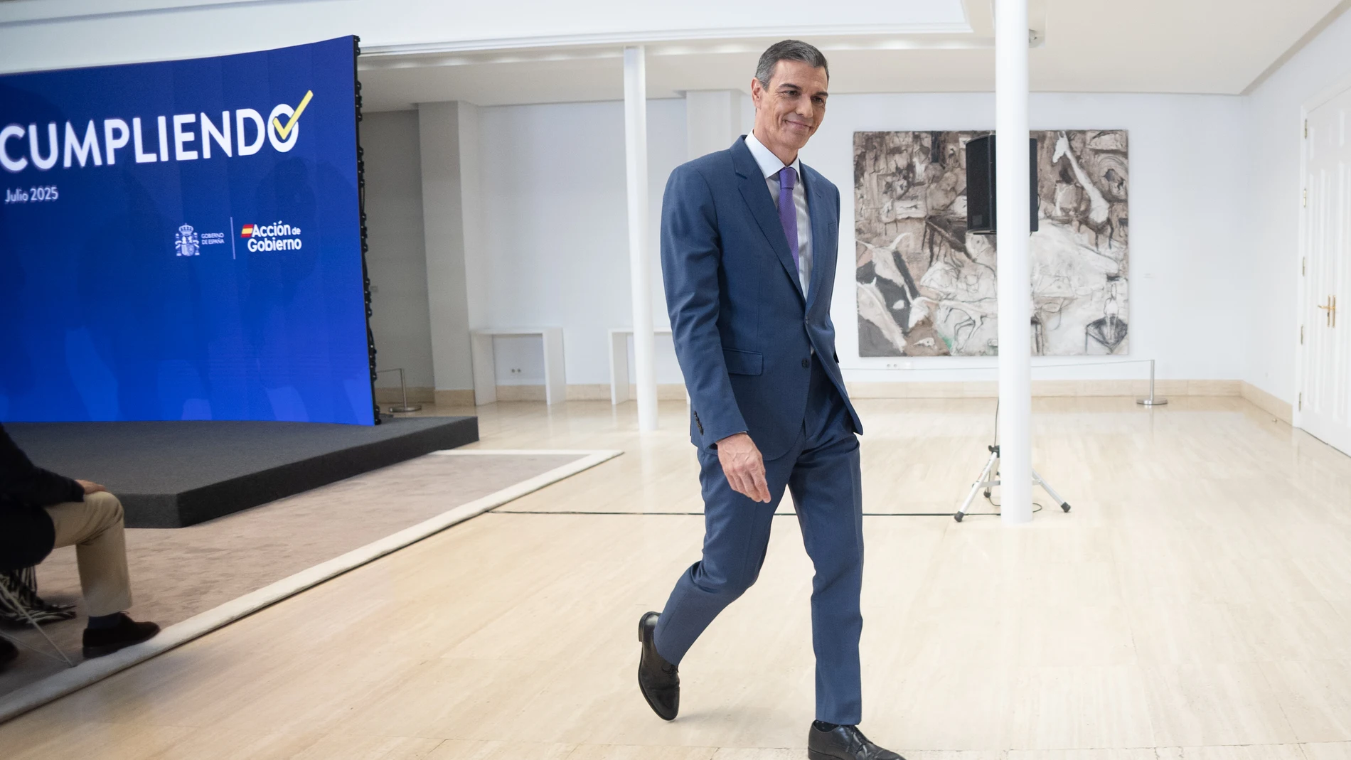 El presidente del Gobierno, Pedro Sánchez, sale de la comparecencia ante los medios de comunicación para hacer balance del curso político, a 28 de julio de 2025, en Madrid (España). Esta fotografía ha sido realizada utilizando la técnica de doble exposición. 28 JULIO 2025 Eduardo Parra / Europa Press 28/07/2025