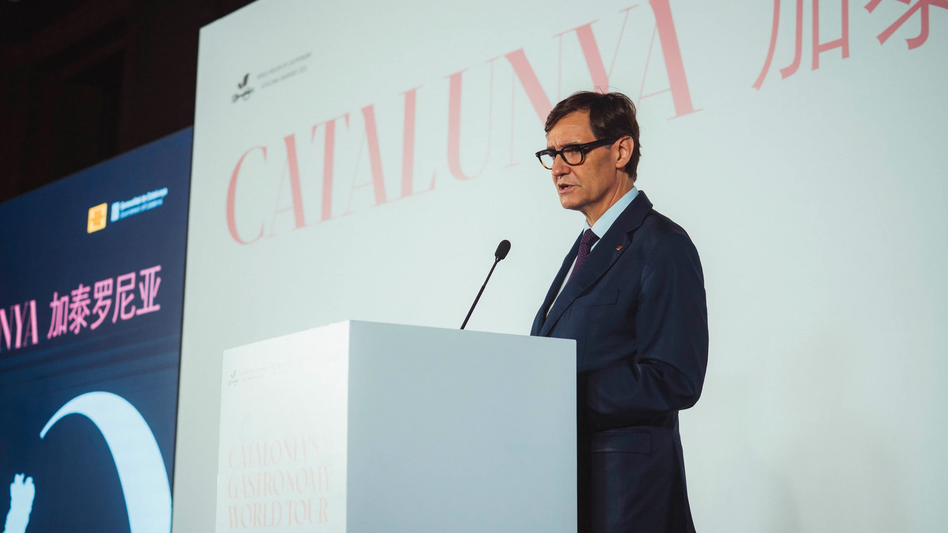 El presidente de la Generalitat de Catalunya, Salvador Illa, en la cena en China organizada por l'Agència Catalana de Turisme REMITIDA / HANDOUT por GOVERN Fotografía remitida a medios de comunicación exclusivamente para ilustrar la noticia a la que hace referencia la imagen, y citando la procedencia de la imagen en la firma 28/07/2025