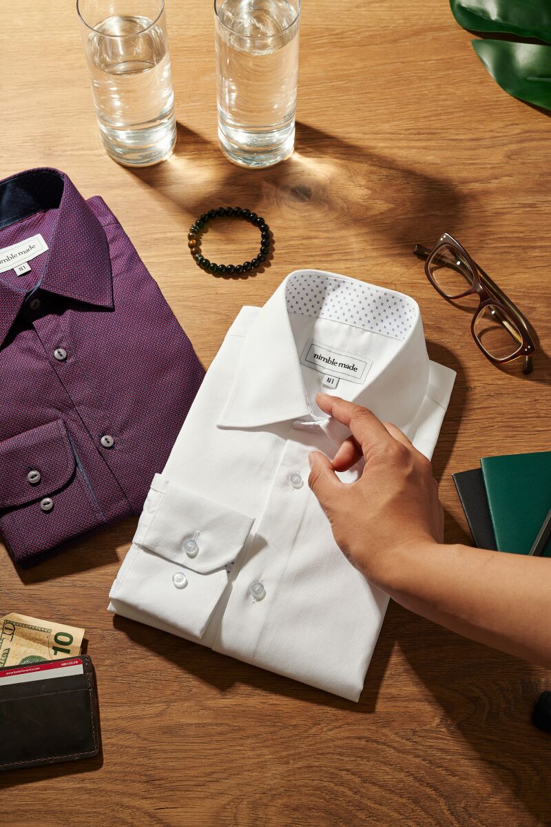 ¿Por qué la ropa no se abotona de la misma manera para hombres y mujeres?