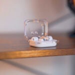 Los auriculares Nothing Ear (a) tienen integración con ChatGPT
