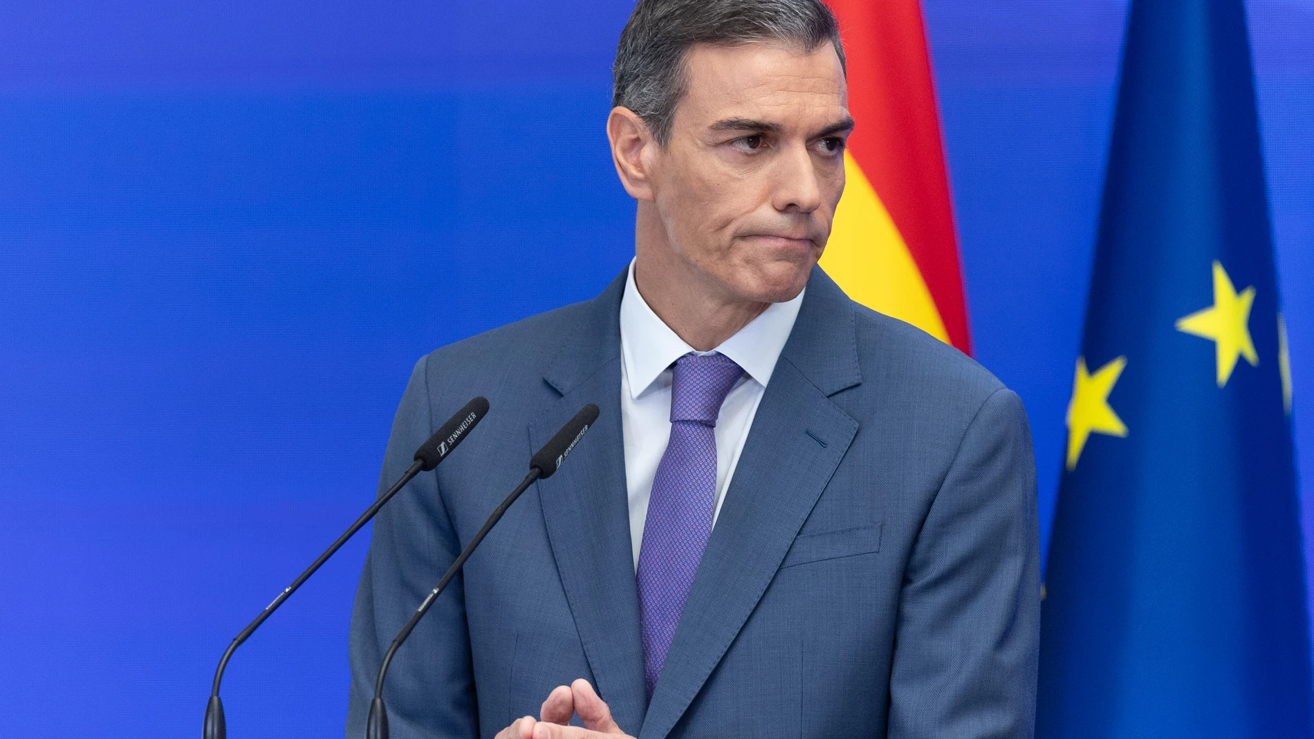 El presidente del Gobierno, Pedro Sánchez, comparece ante los medios de comunicación para hacer balance del curso político, a 28 de julio de 2025, en Madrid (España). Esta fotografía ha sido realizada utilizando la técnica de doble exposición. 28 JULIO 2025 Eduardo Parra / Europa Press 28/07/2025
