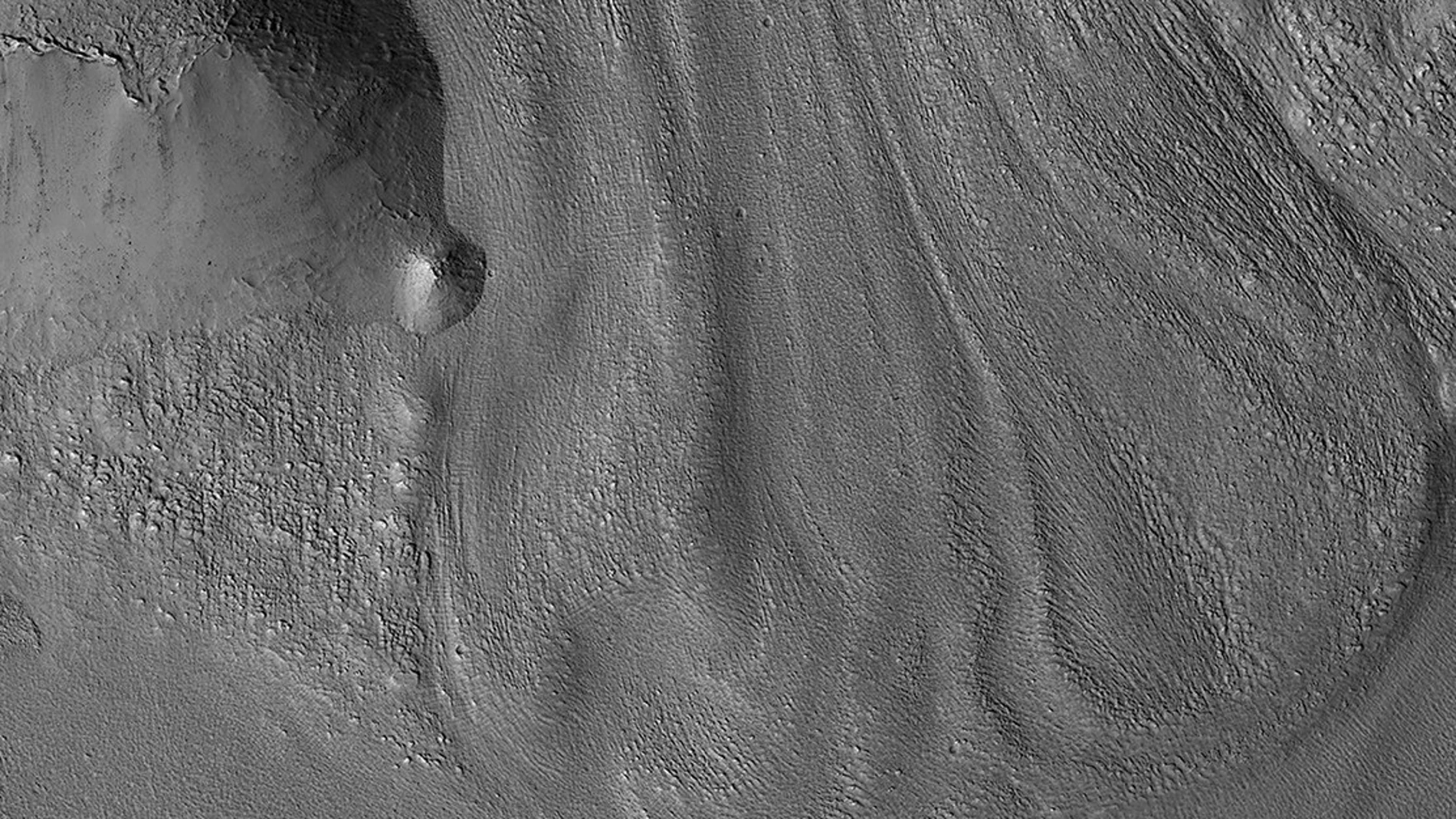 Este es un ejemplo de un glaciar cubierto de escombros en Marte. REMITIDA / HANDOUT por NASA/JPL-CALTECH/UNIVERSITY OF ARIZONA Fotografía remitida a medios de comunicación exclusivamente para ilustrar la noticia a la que hace referencia la imagen, y citando la procedencia de la imagen en la firma 24/07/2025