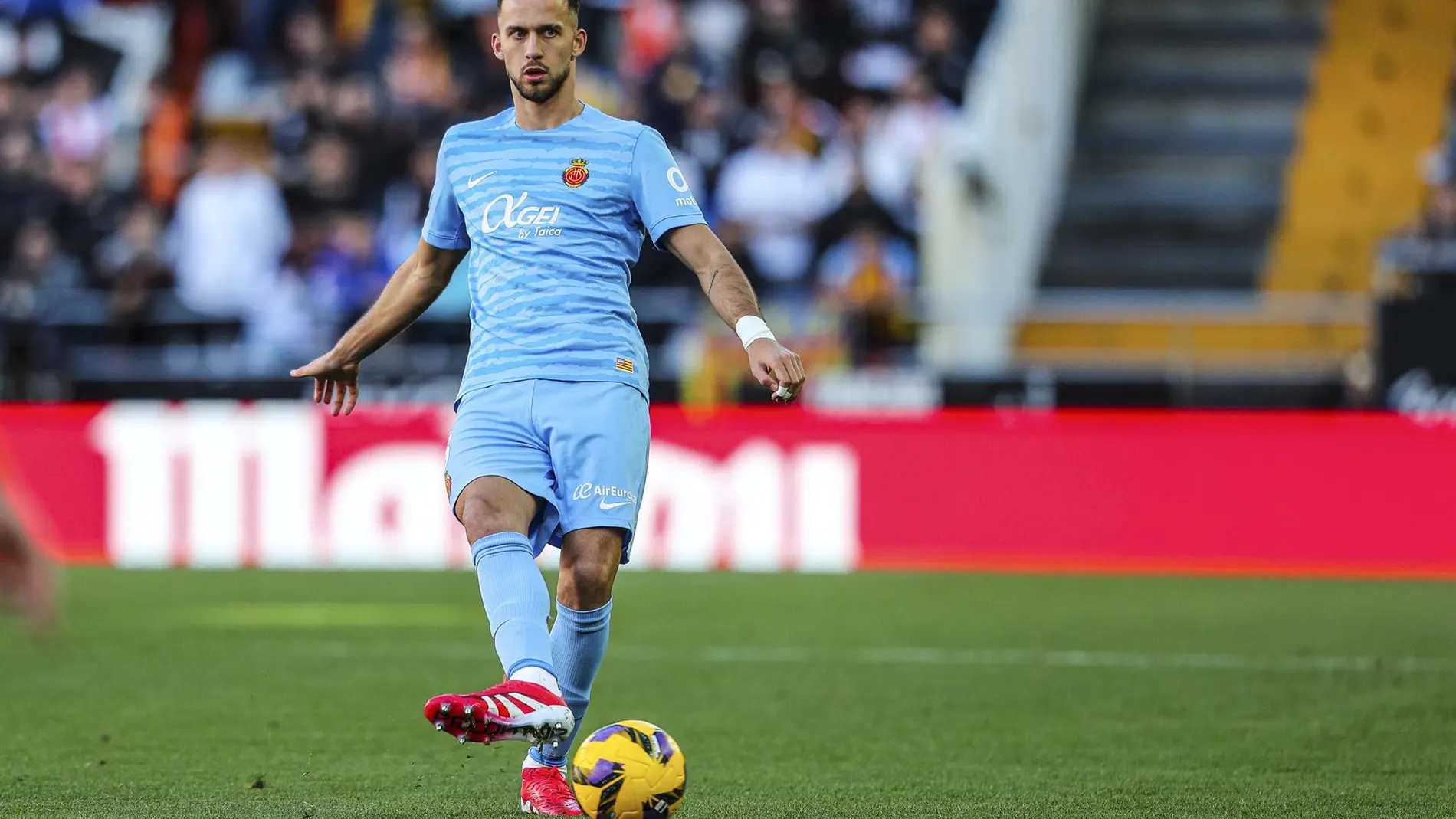 Fútbol.- El Valencia ficha al central José Copete hasta 2029