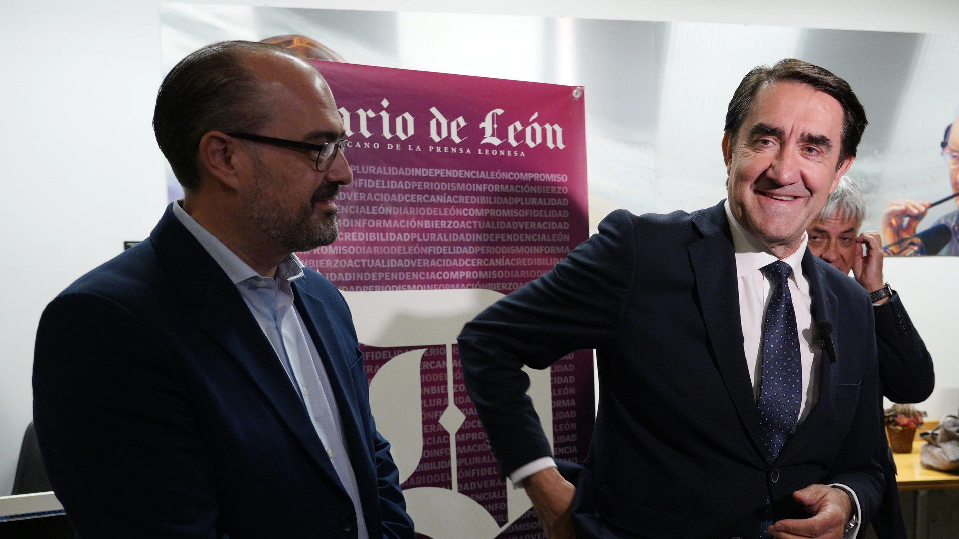 El consejero de Medio Ambiente, Vivienda y Ordenación del Territorio de la Junta de Castilla y León, Juan Carlos Suárez-Quiñones, inaugura la jornada 'Claves de futuro: Transición energética, industria y redes' organizada por Diario de León