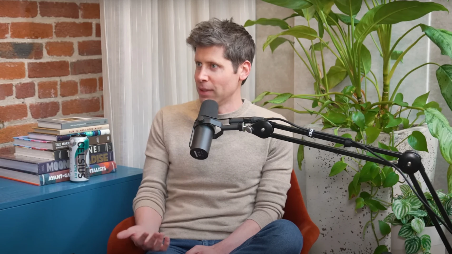 Sam Altman durante su entrevista con Theo Von
