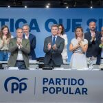 Alberto Núñez Feijóo, este lunes en Génova 13, con su comité de dirección.