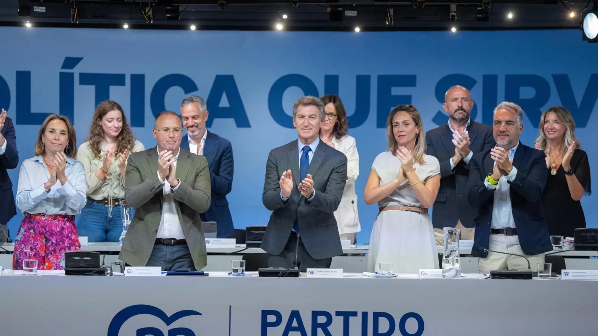 Alberto Núñez Feijóo, este lunes en Génova 13, con su comité de dirección.