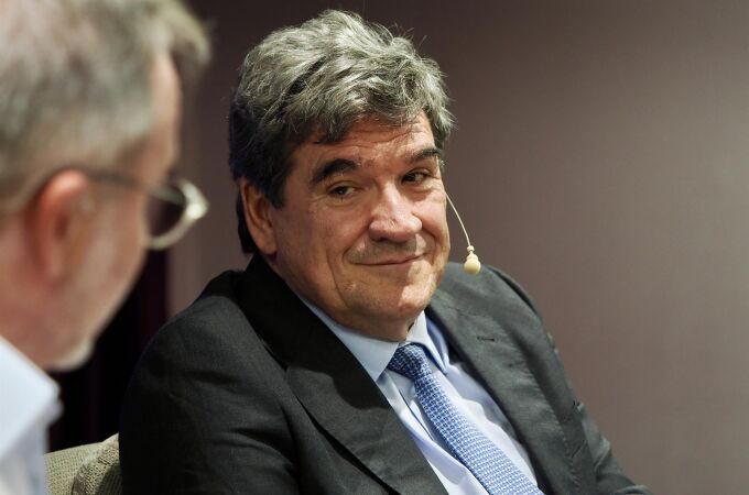 Economía.-(AMP) Escrivá prevé un efecto "moderado" de aranceles en España pero teme las cláusulas del acuerdo