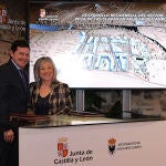 El presidente de la Junta de Castilla y León, Alfonso Fernández Mañueco, firma el Protocolo General de Actuación para el desarrollo residencial 'Vega de las Claras' en Aguilar de Campoo (Palencia) con la alcaldesa de Aguilar, María José Ortega