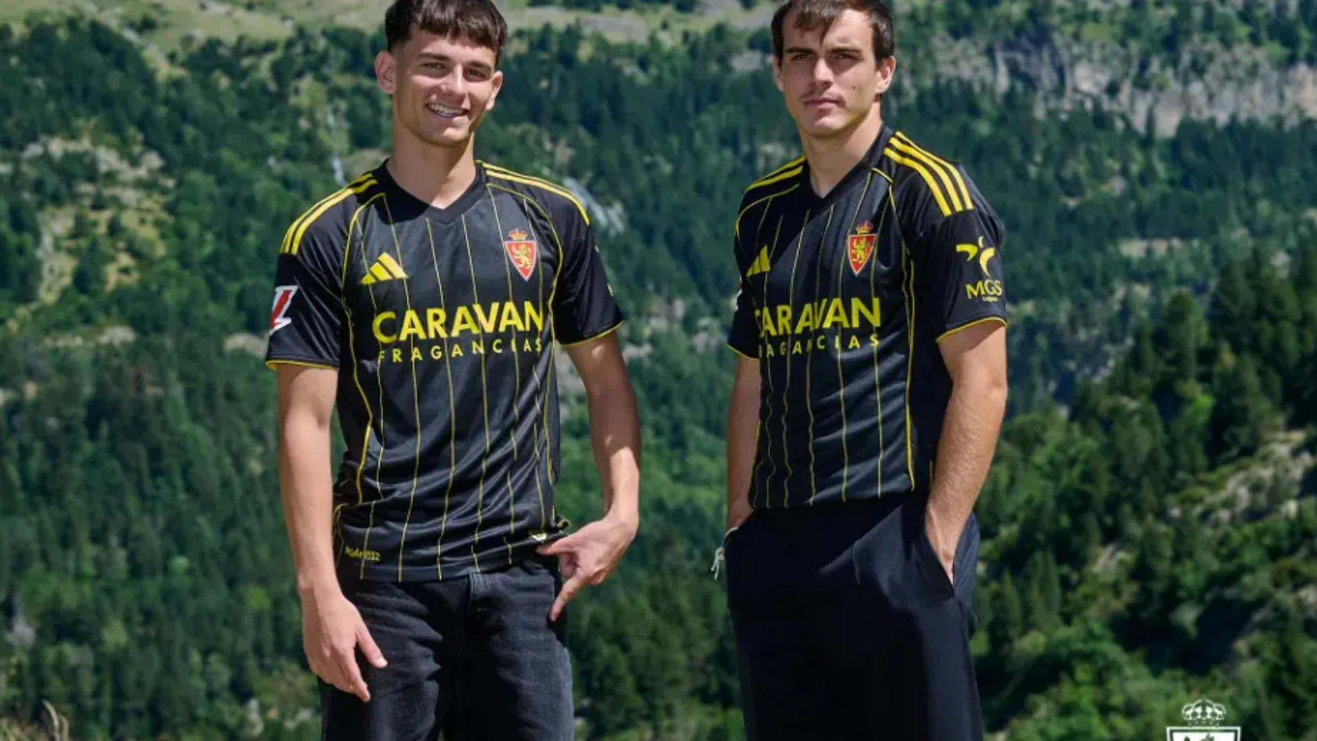 Francho y Pau Sans, con la segunda equipación del Real Zaragoza