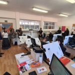 El alcalde de Salamanca, Carlos García Carbayo, visita uno de los cursos