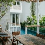 Adiós a las piscinas tradicionales: esta es la nueva tendencia para tu jardín en 2025 