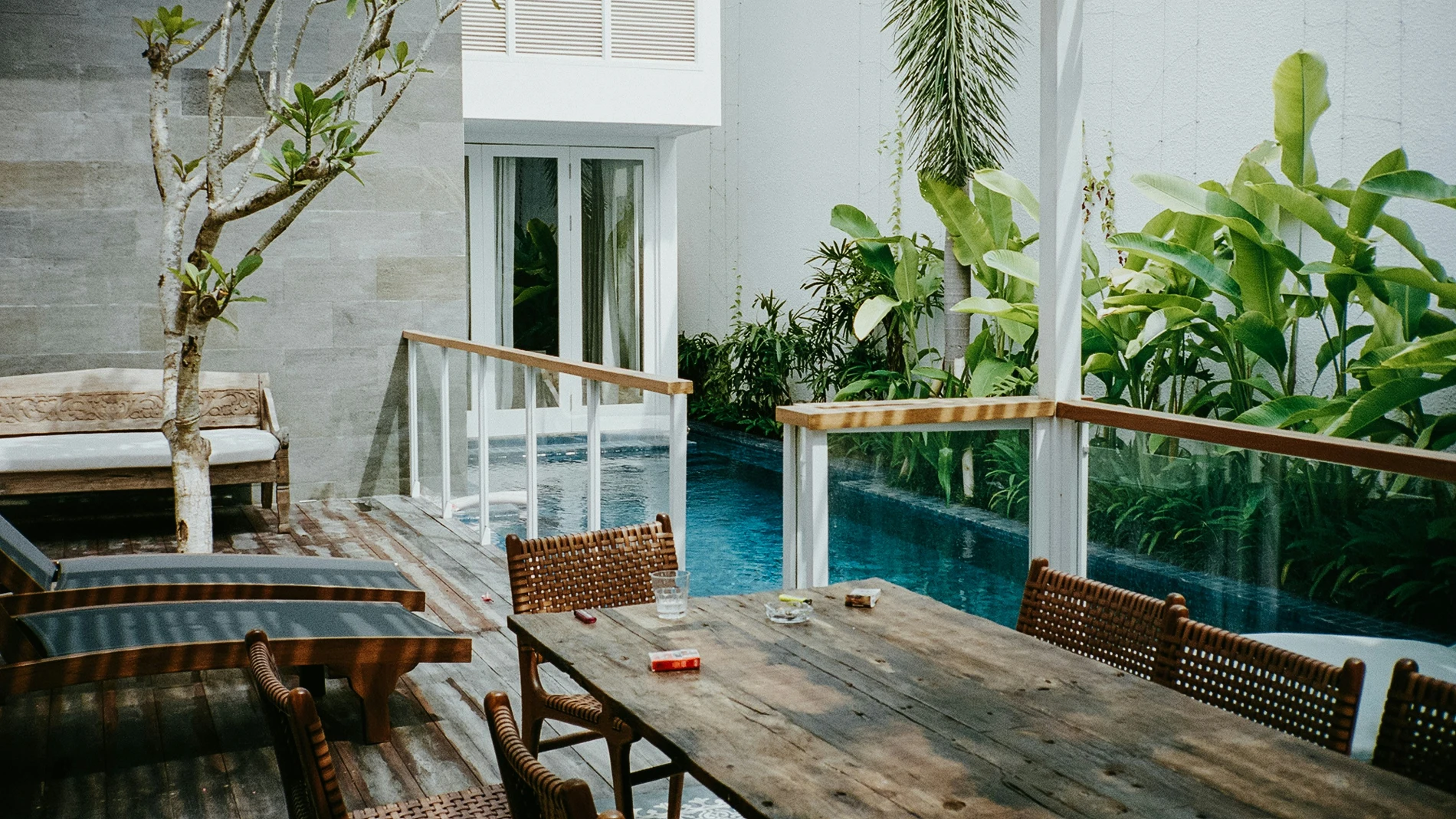 Adiós a las piscinas tradicionales: esta es la nueva tendencia para tu jardín en 2025