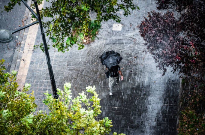 La AEMET avisa: lluvias intensas y noches tropicales en estas zonas de España 