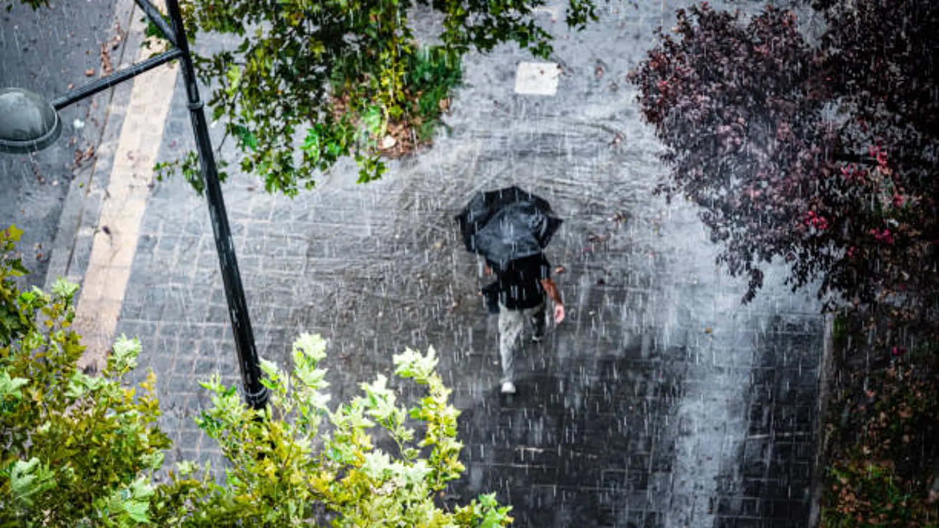 La AEMET avisa: lluvias intensas y noches tropicales en estas zonas de España