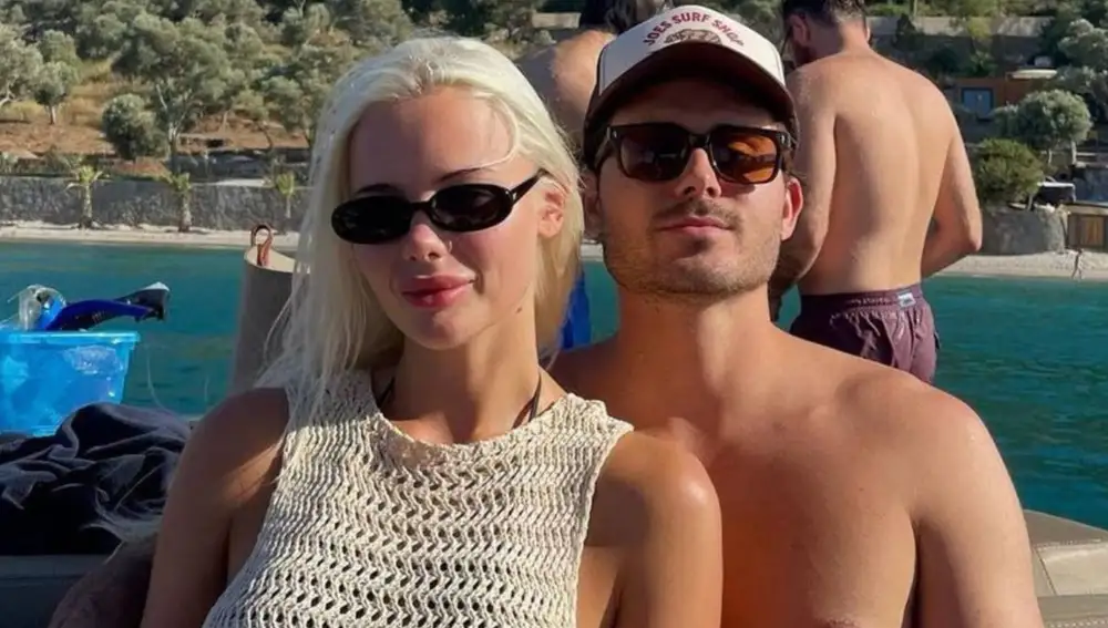 Michael Iglesias con su novia Julie Steen