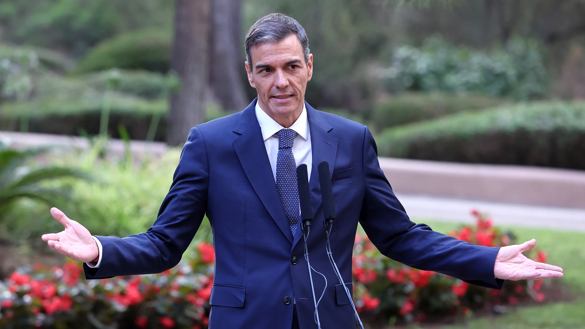 El presidente del Gobierno, Pedro Sánchez, ofrece una rueda de prensa, tras un despacho con El Rey Felipe VI, en el ?Palacio de Marivent, a 29 de julio de 2025, en Palma de Mallorca, Islas Baleares (España).29 JULIO 2025;REY;DESPACHO;PRESIDENTE;GOBIERNO;FELIPE;REY FELIPE;MARIVENT;PALACIO;MALLORCA;COMPARECENCIA;ATENCIÓN A LOS MEDIOS;Isaac Buj / Europa Press29/07/2025