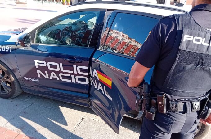 Un agente de la Policía Nacional