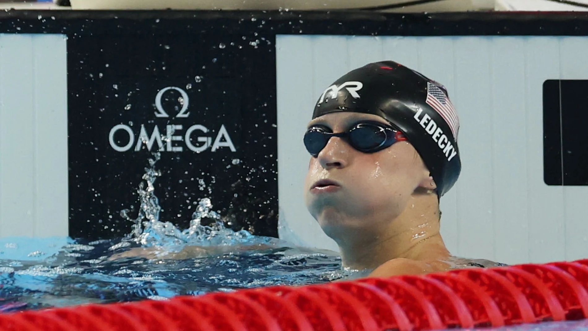 SINGAPORE (Singapore), 29/07/2025.- Katie Ledecky of USA reacts after the Women's Freestyle 1500m Swimming finals at the World Aquatics Championships Singapore 2025 in Singapore, 29 July 2025. (1500 metros, 1500 metros, Singapur) EFE/EPA/FAZRY ISMAIL