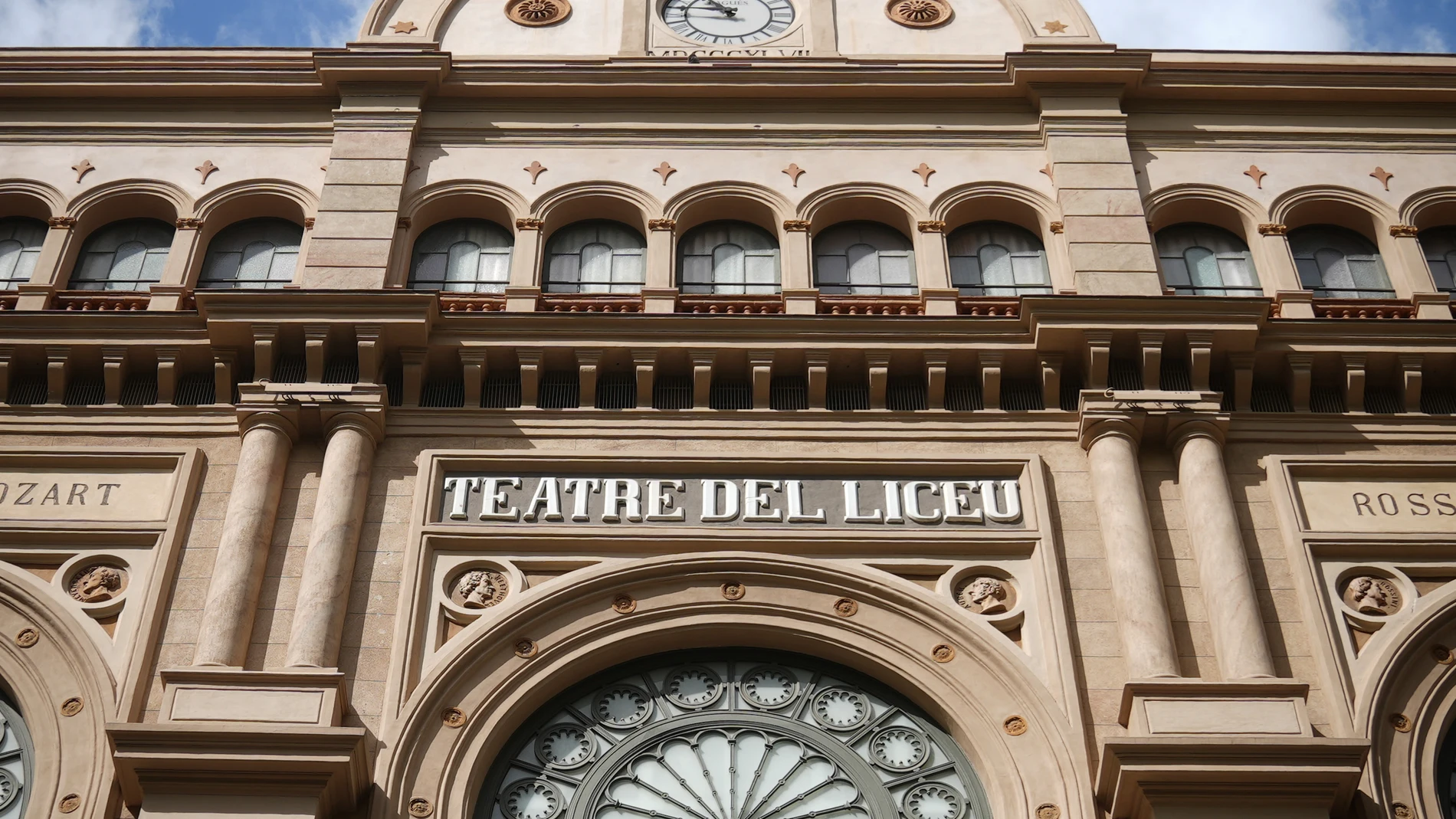 Fachada del Gran Teatre del Liceu, a 29 de julio de 2025, en Barcelona, Cataluña (España). 29 JULIO 2025;TEATRO LICEU;TEATRO LICEO David Zorrakino / Europa Press 29/07/2025