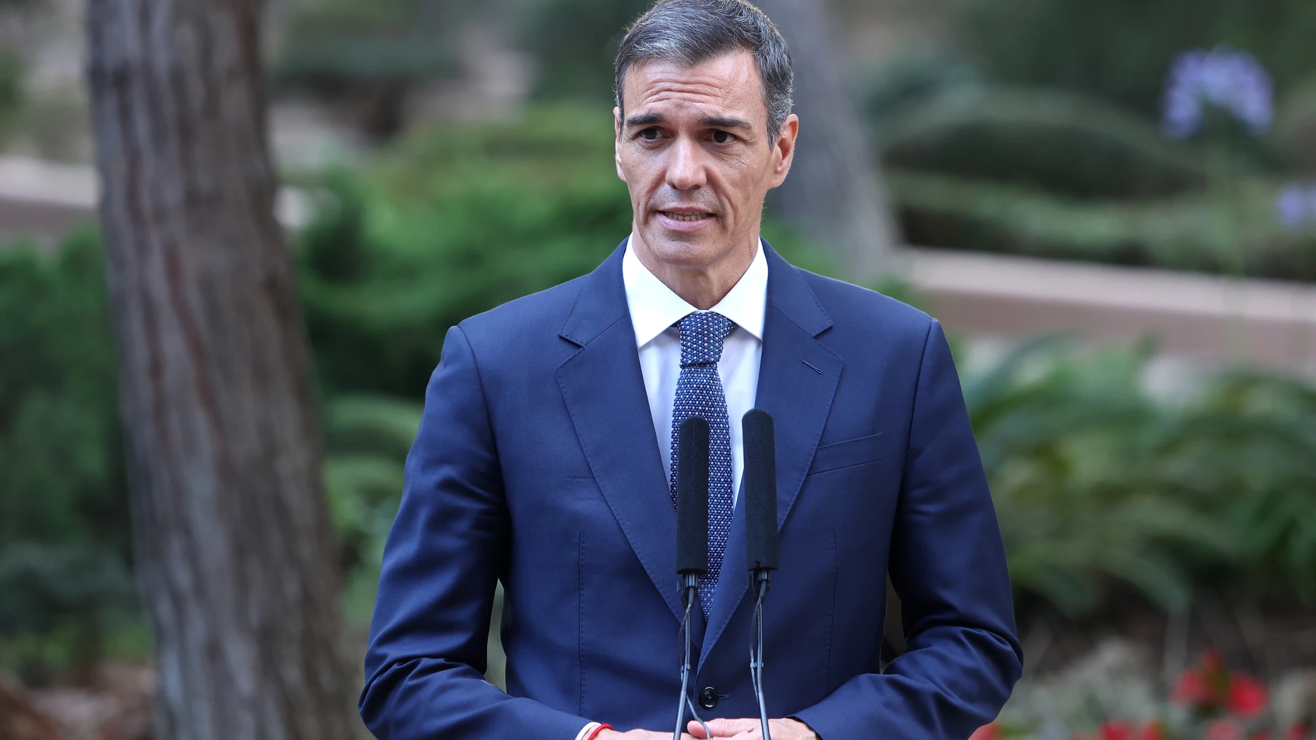 El presidente del Gobierno, Pedro Sánchez, ofrece una rueda de prensa, tras un despacho con El Rey Felipe VI, en el ?Palacio de Marivent, a 29 de julio de 2025, en Palma de Mallorca, Islas Baleares (España). 29 JULIO 2025;REY;DESPACHO;PRESIDENTE;GOBIERNO;FELIPE;REY FELIPE;MARIVENT;PALACIO;MALLORCA;COMPARECENCIA;ATENCIÓN A LOS MEDIOS; Isaac Buj / Europa Press 29/07/2025