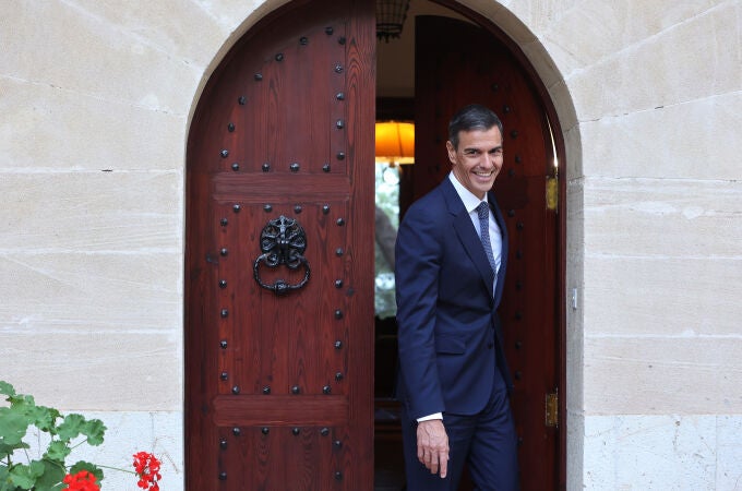 El Rey mantiene un encuentro con Pedro Sánchez en Mallorca