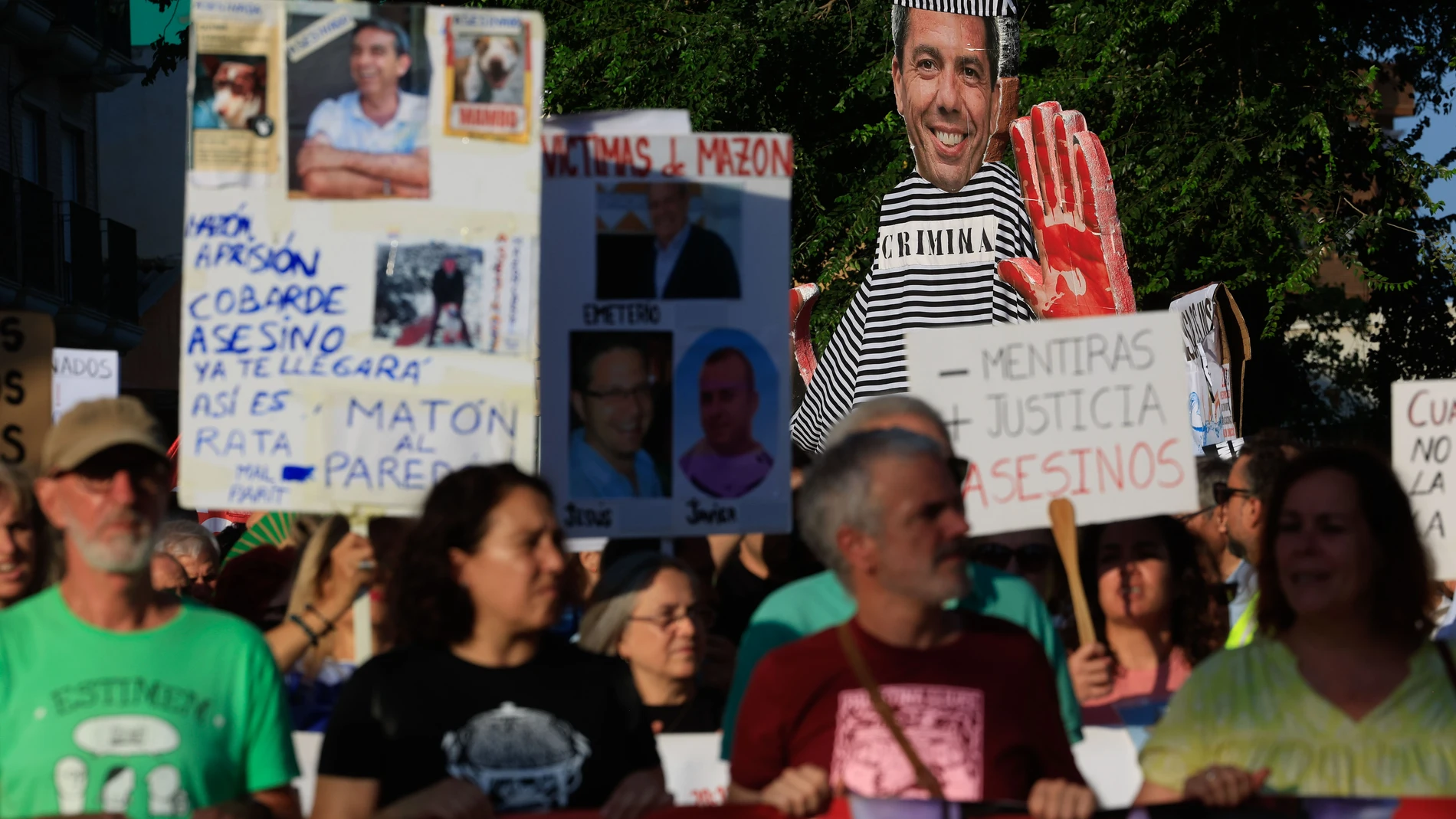 La zona de la dana protagoniza la novena manifestación para reclamar la marcha de Mazón