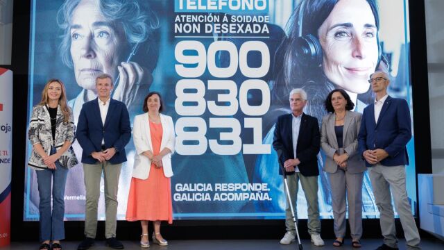 Rueda, con la conselleira de Política Social a la izquierda, durante el acto de hoy. 