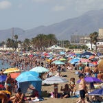 Lleno en la playa de La Malagueta (Málaga)