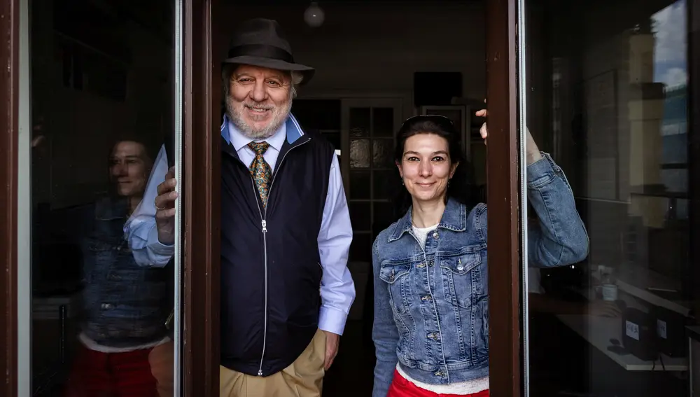 El realizador José Luis López-Linares y la historiadora Bárbara Palomares, en Madrid