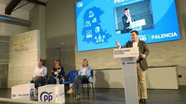 El presidente del Partido Popular y de la Junta Castilla y León, Alfonso Fernández Mañueco; y la presidenta del PP de Palencia, Ángeles Armisén, clausuran la Junta Directiva Provincial del PP en esta provincia