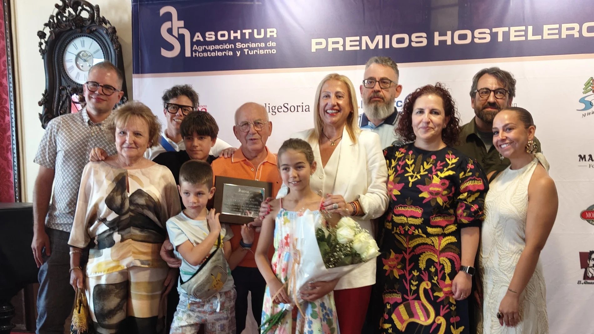 La familia del Virrey Palafox recibe el galardón junto a Yolanda de Gregorio