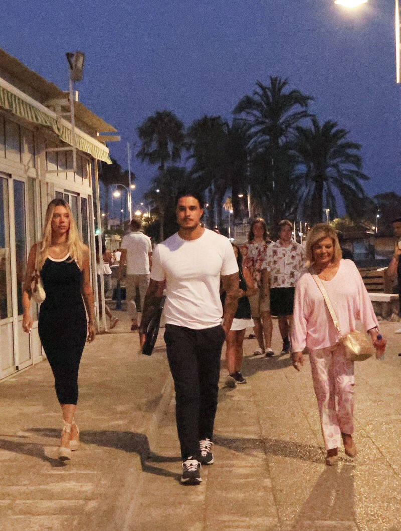 Los looks de Alejandra y Terelu.