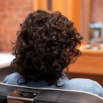 Cortes de pelo rizado perfectos para mujeres de más de 50