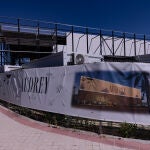 Obras del teatro que se está construyendo en las tablas para representar el musical, “Buscando a Audrey, The m