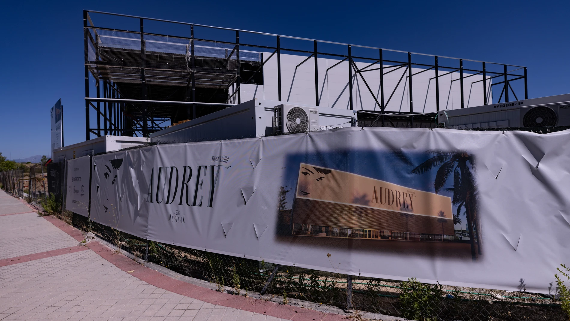 Obras del teatro que se está construyendo en las tablas para representar el musical, “Buscando a Audrey, The musical” @ Gonzalo Pérez