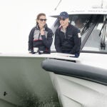 Kate Middleton y el príncipe Guillermo en un barco