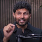 Jay Shetty, experto en desarrollo personal: “No estás atrapado, estás reconstruyéndote”
