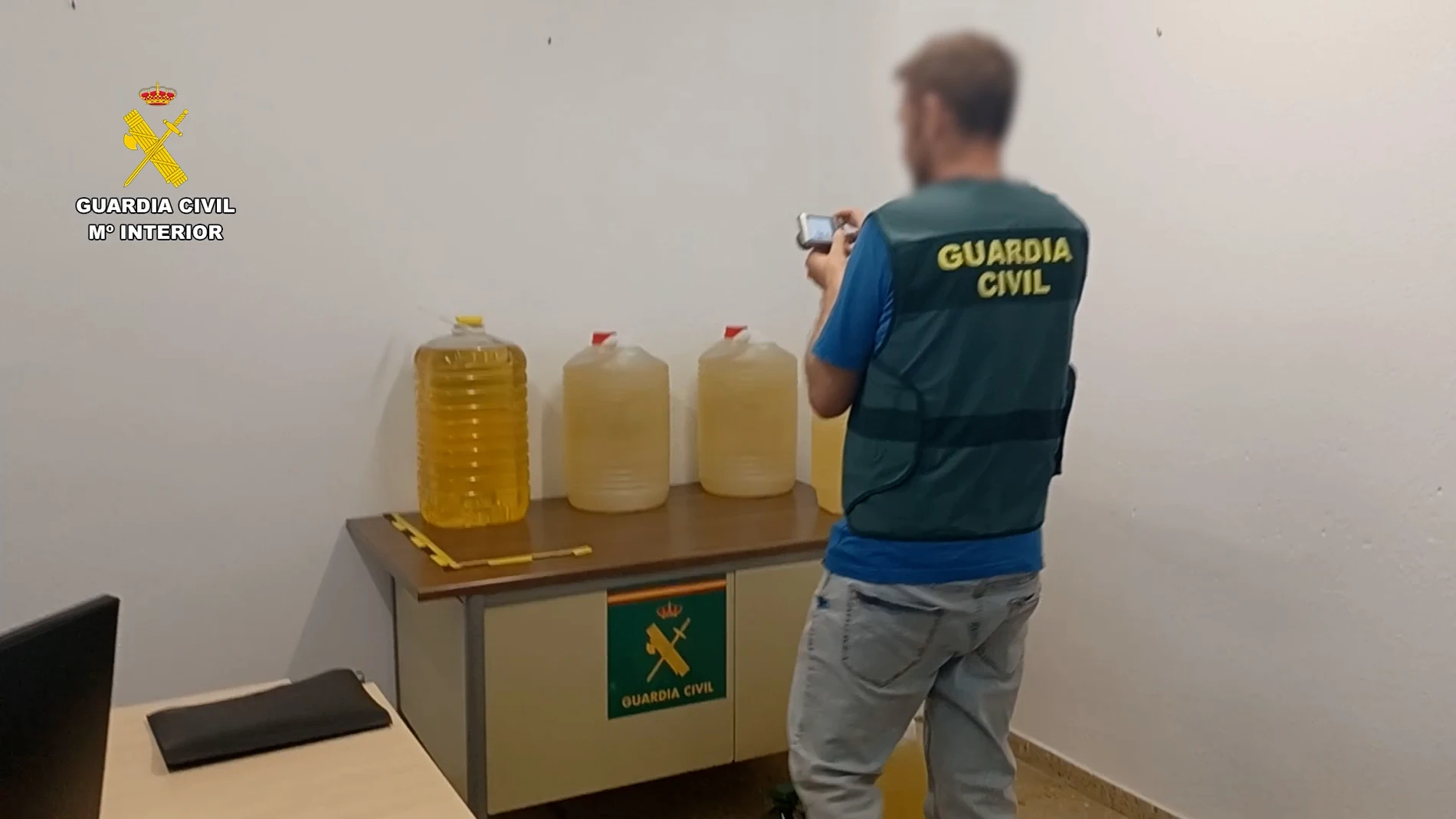 Detenido por estafar 70.000 euros a la empresa para la que trabajaba y de la que vendió ilegalmente miles de litros de aceite en Alicante