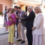 El presidente de la Junta de Castilla y León, Alfonso Fernández Mañueco, preside el acto de entrega de viviendas de promoción pública en Puebla de Sanabria (Zamora)
